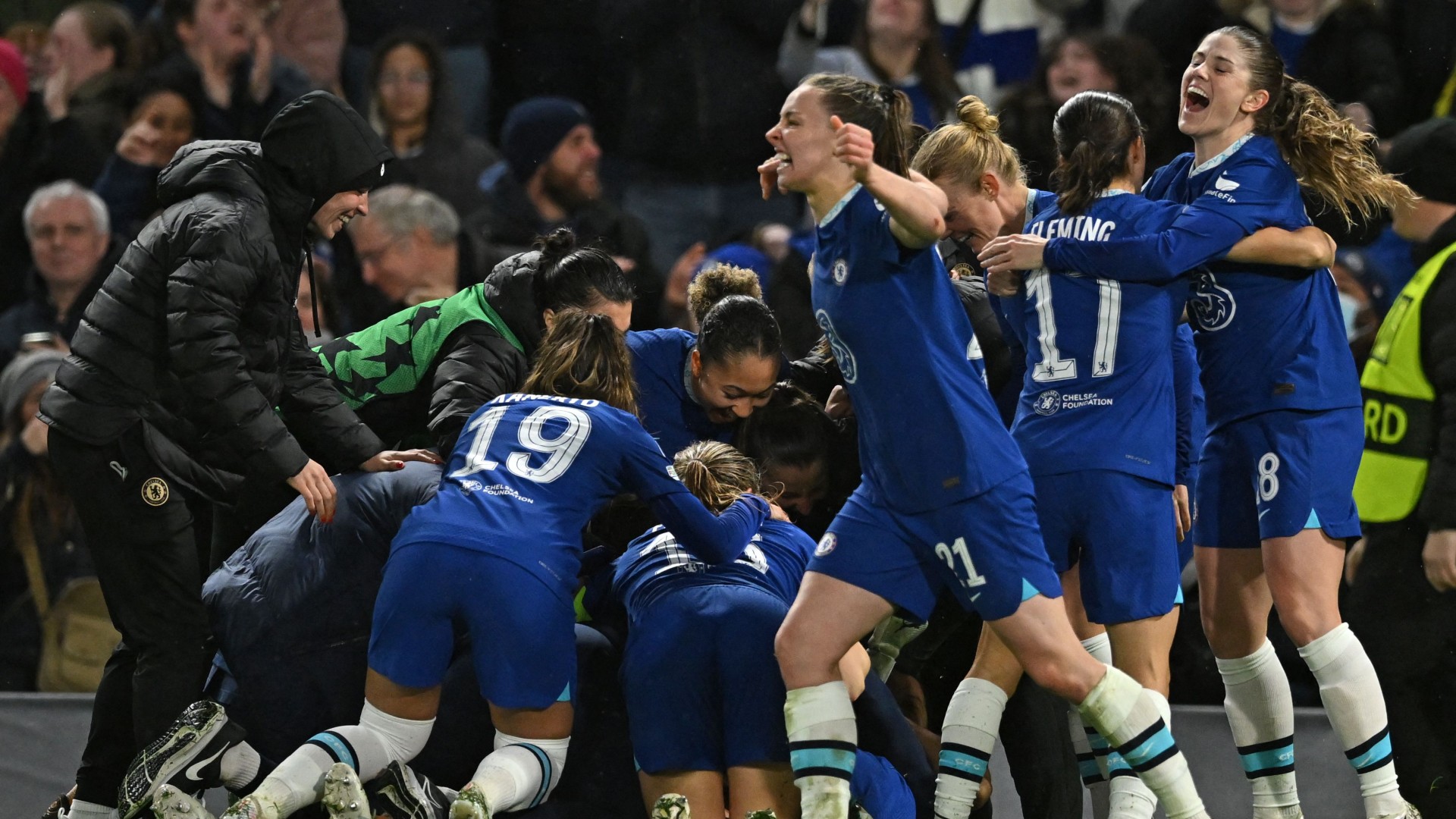 Chelsea seal dramatic Lyon triumph