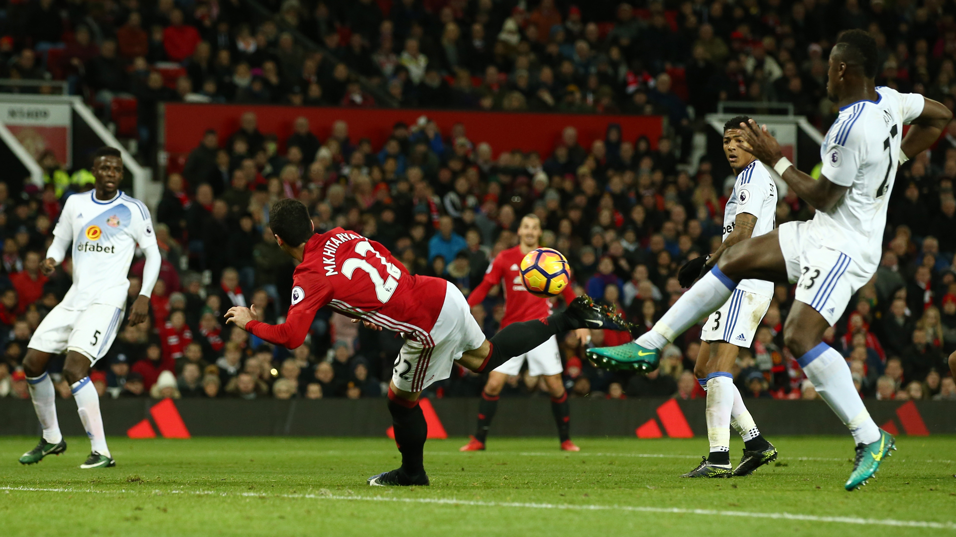 Manchester United midfielder Henrikh Mkhitaryan hails best goal of his  career - Eurosport