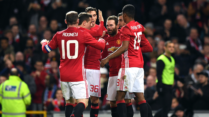 Manchester United 2-0 Hull City: Mata y Fellaini dejan al United con un pie en la final