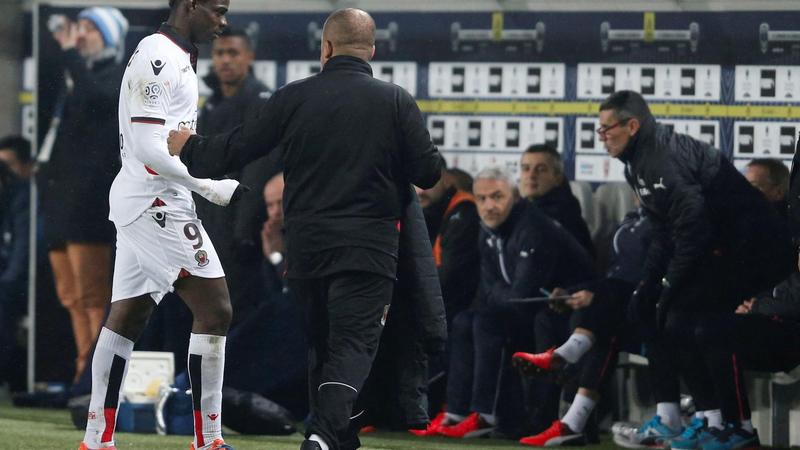 التحقيق مع مشجع بداعي توجيه إهانات عنصرية لبالوتيللي