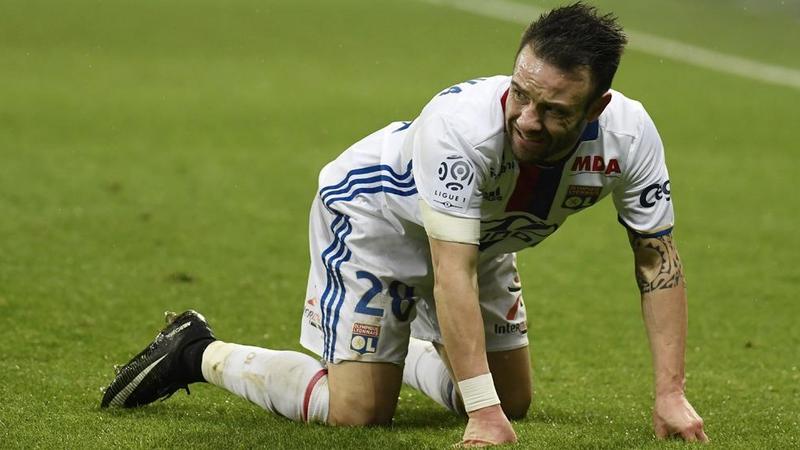 الإصابة تبعد فالبوينا عن ليون بين أسبوعين وثلاثة أسابيع