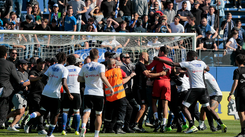 Suspenden el Bastia - Olympique Lyon por intento de agresión a los jugadores