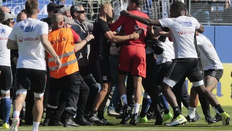 أحداث الشغب توقف مباراة باستيا وأولمبيك ليون