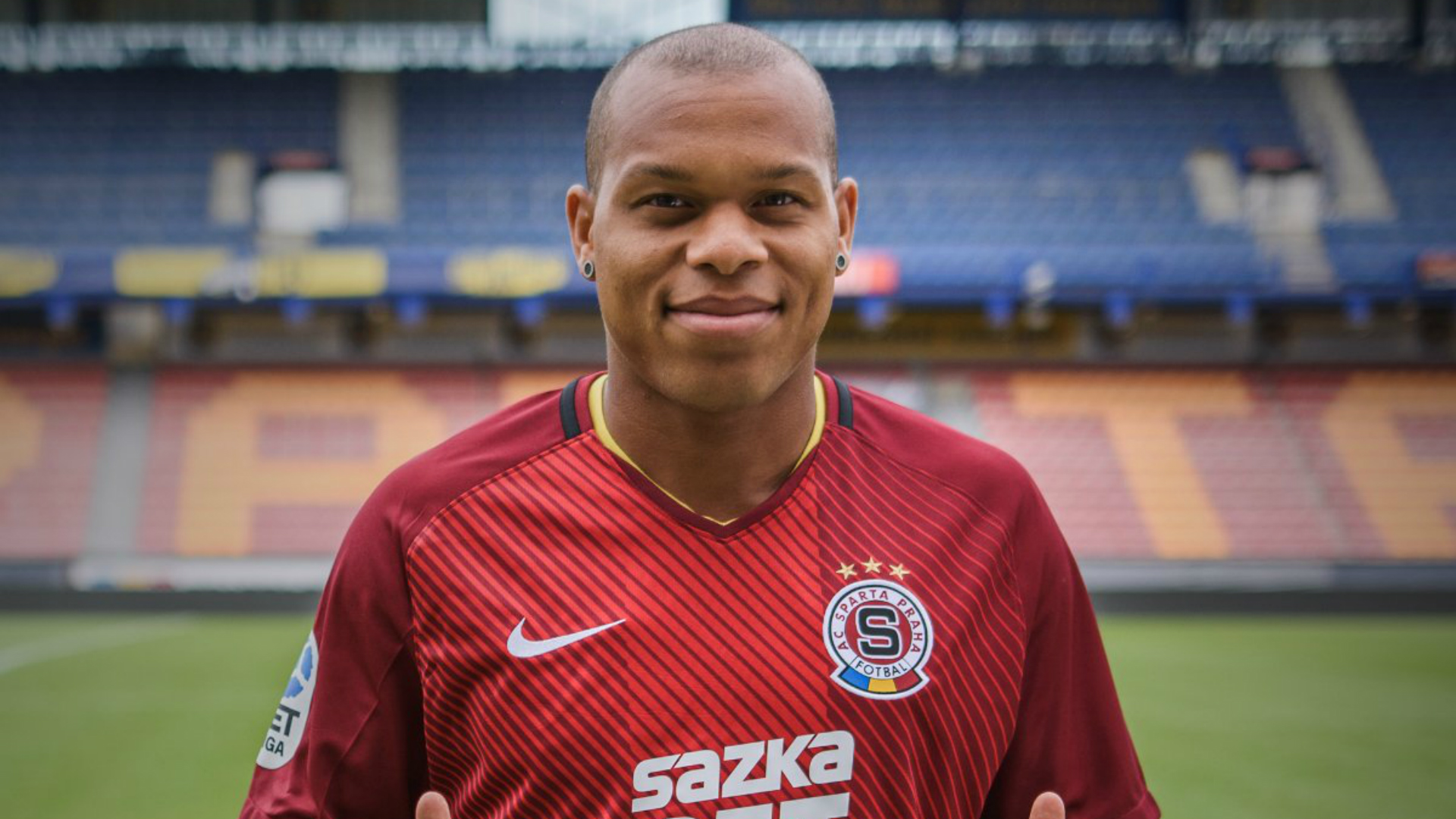Biabiany swaps Inter for Sparta Prague