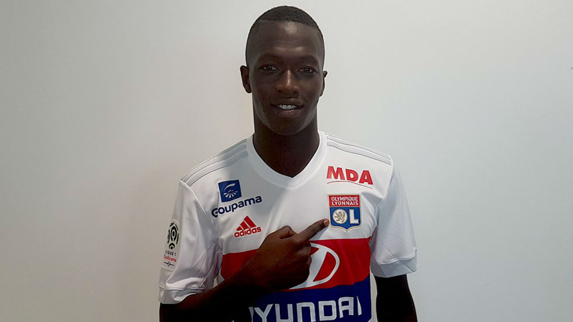 Lyon seal move for Celta's Diop