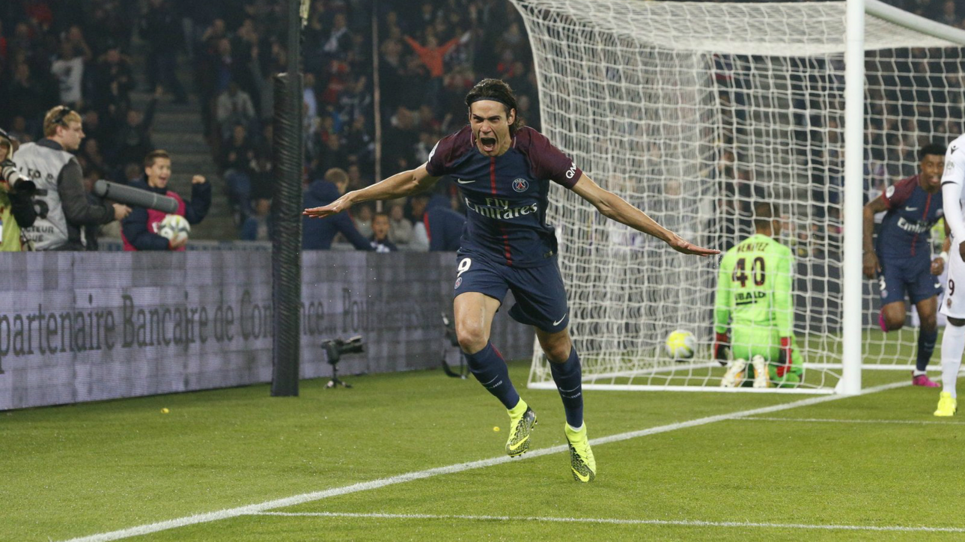 Silva hails 'essential' Cavani after brace inspires PSG