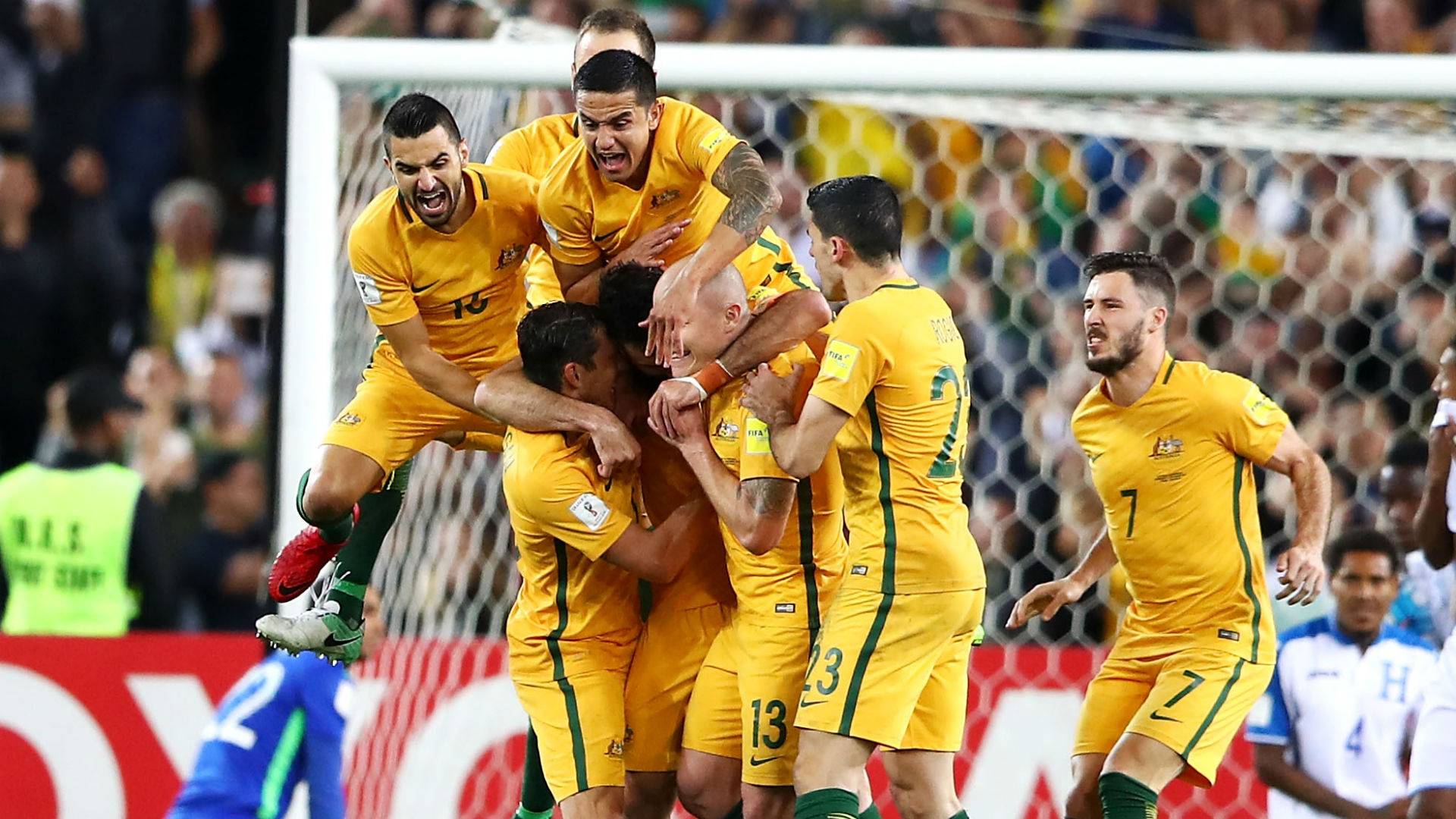 Jedinak hat-trick fires Socceroos to World Cup