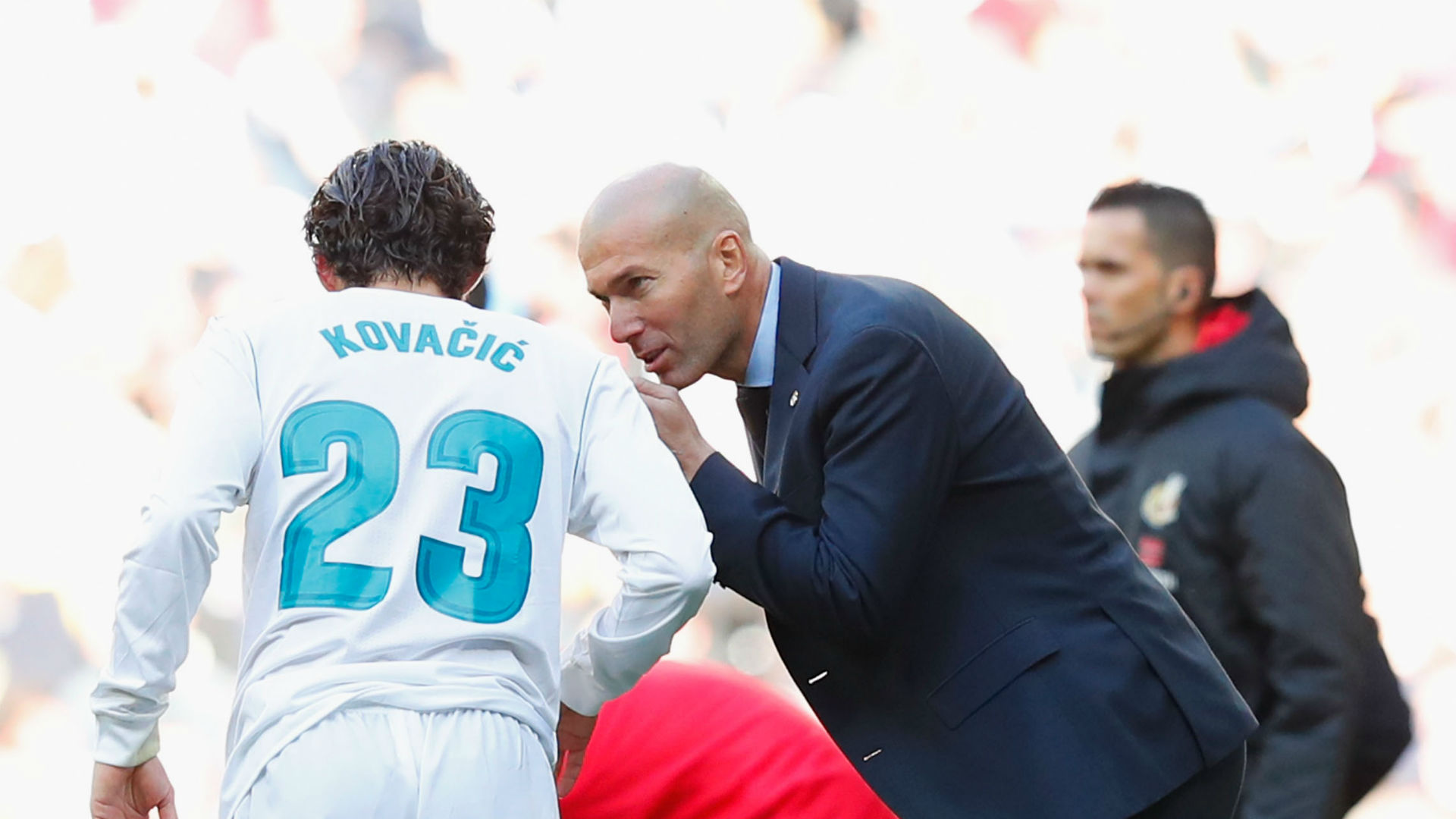 Zidane's midfield gamble gifts LaLiga to Barcelona