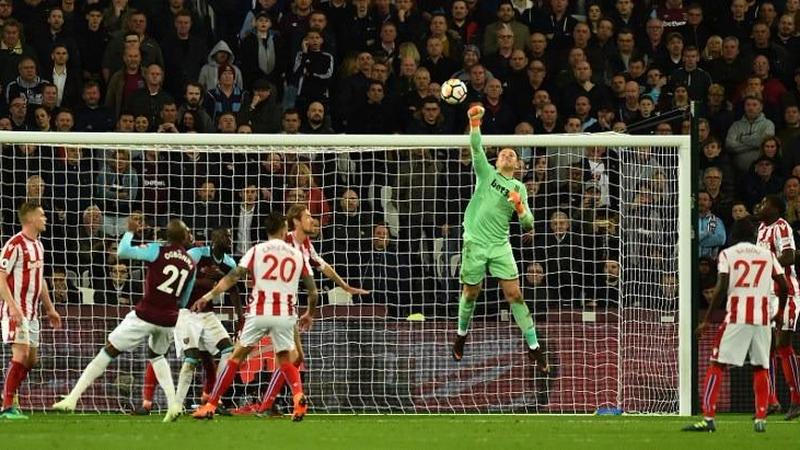 تعادل إيجابي بين وست هام وستوك سيتي