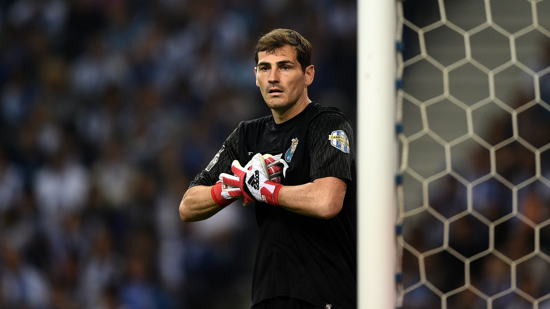 Casillas re-signs with Portuguese champions Porto