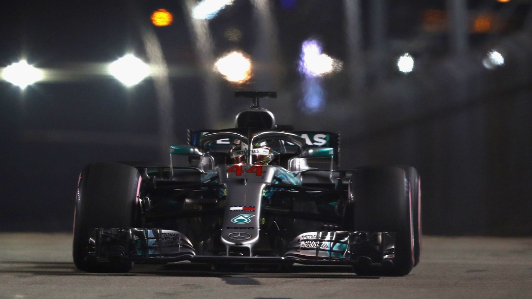 Hamilton smashes lap record to claim Singapore | beIN SPORTS