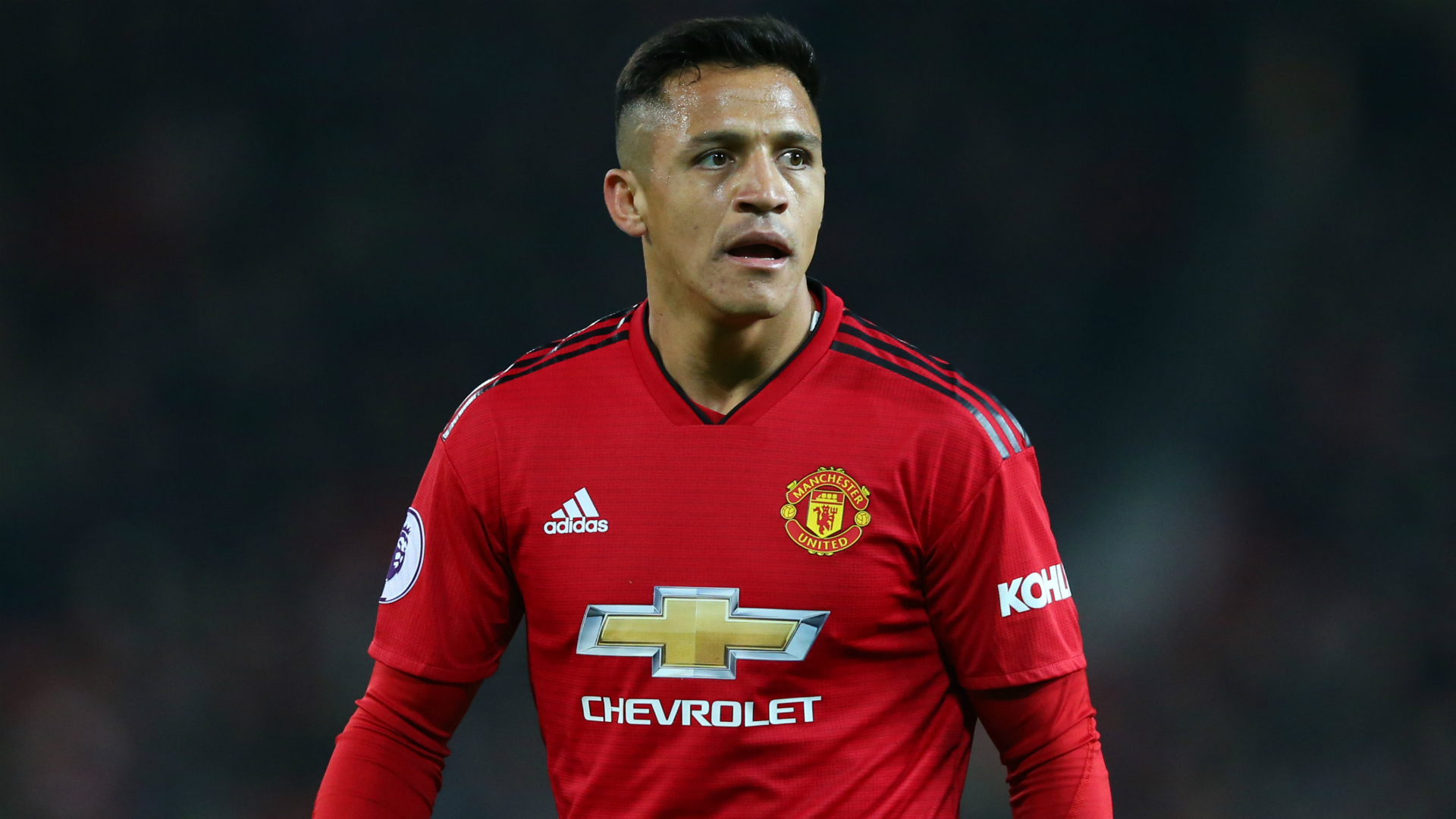 Manchester United's Alexis Sanchez Hobbles Off Against Reading