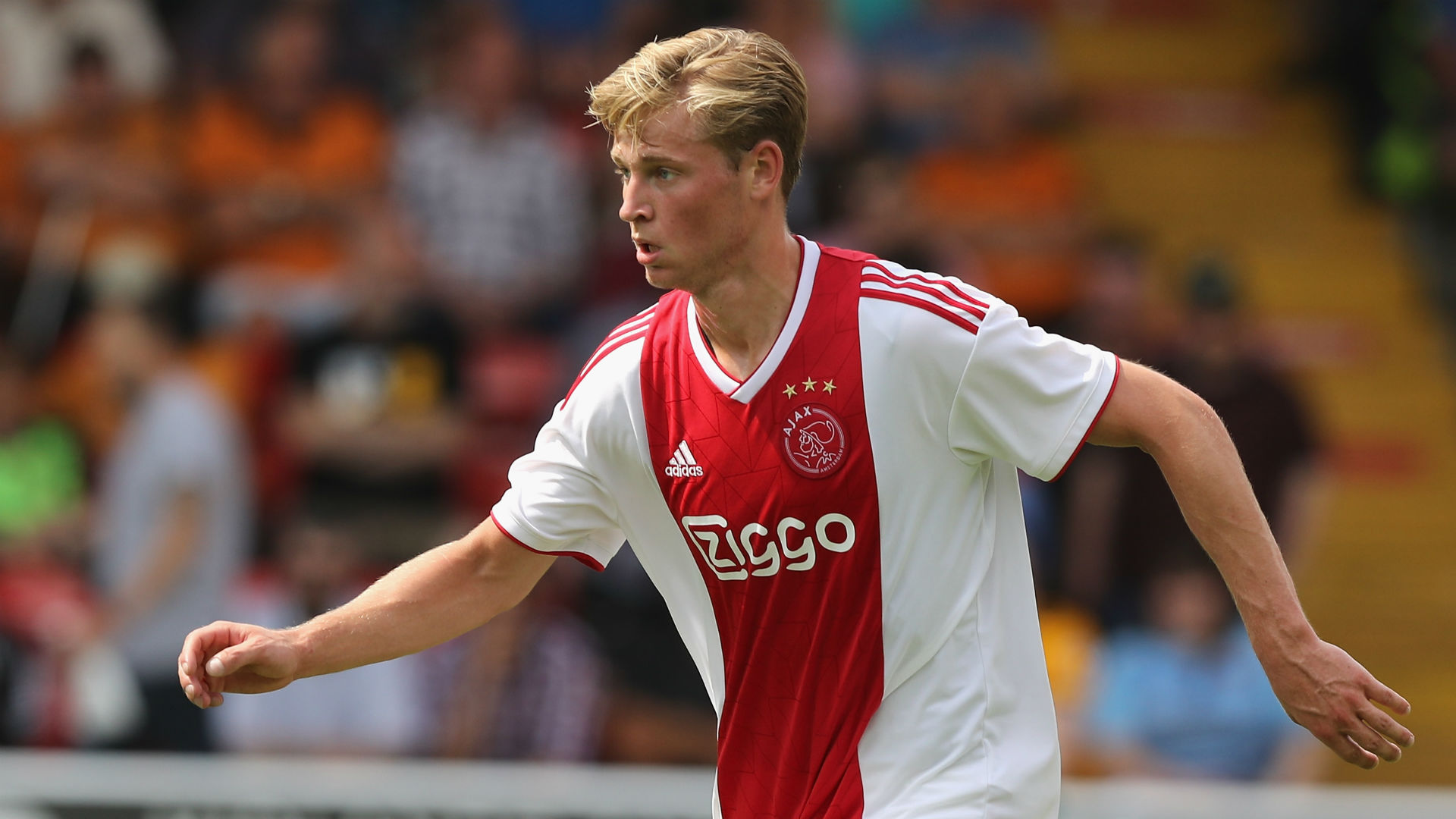 Ajax's Frenkie de Jong: 'I try to have a picture of where everyone