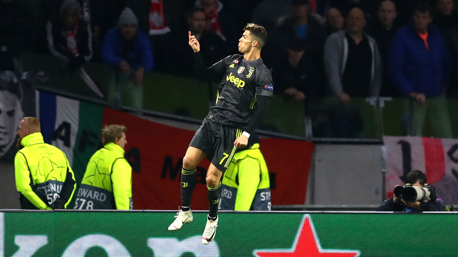 Cristiano ronaldo hot sale juventus ajax