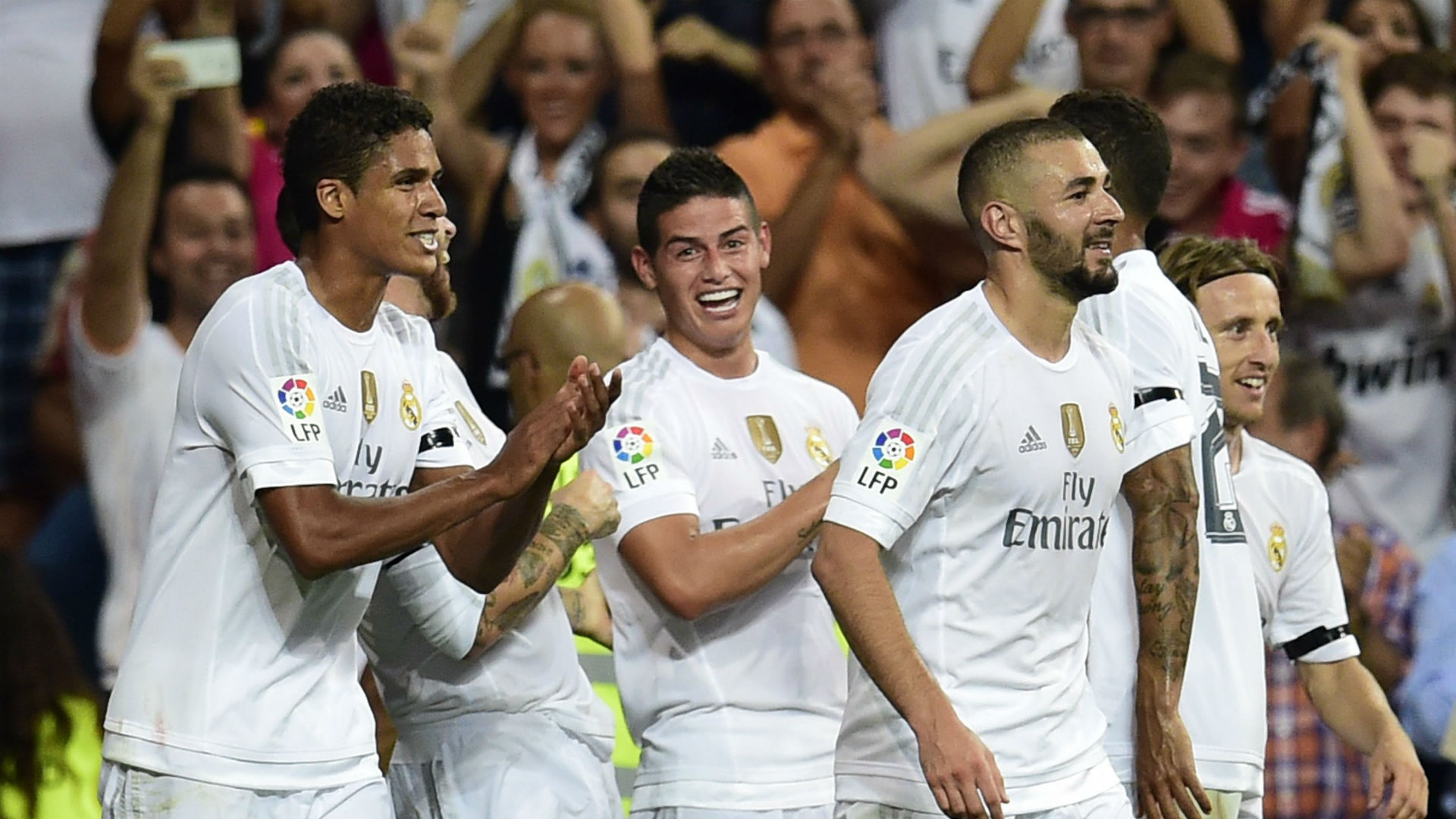 Real Madrid: James Rodriguez's shirt goes on sale in the Bernabeu store