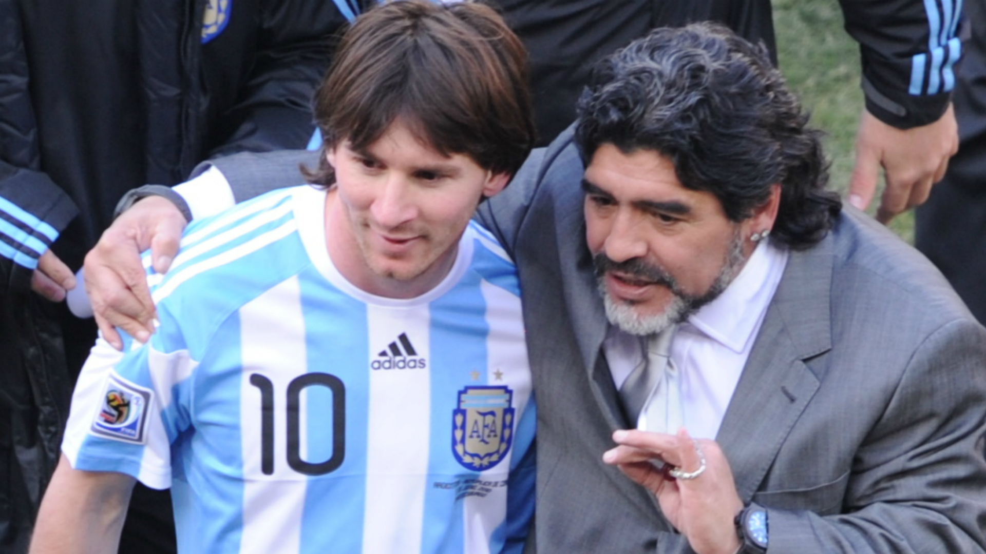 Sacchi says Messi no Maradona