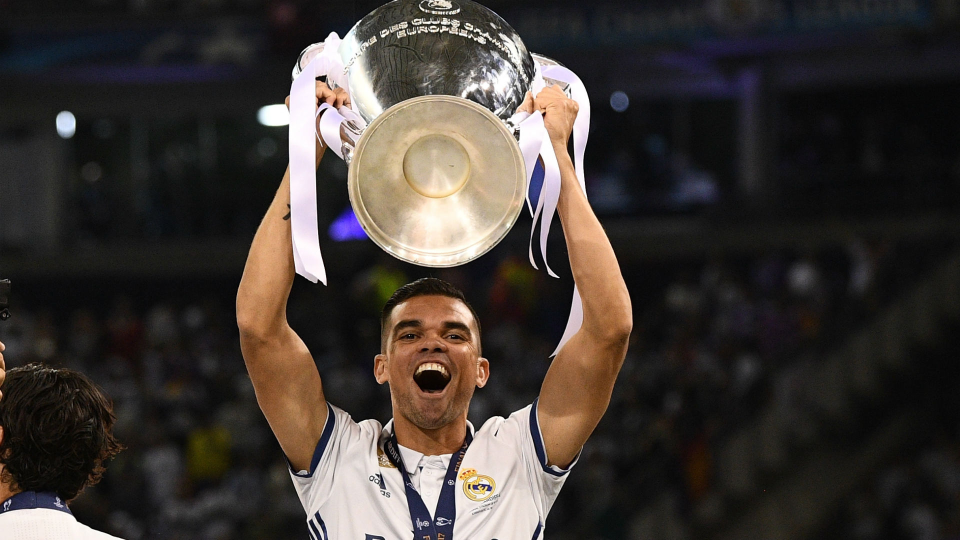 Pepe says goodbye to Real Madrid fans | beIN SPORTS