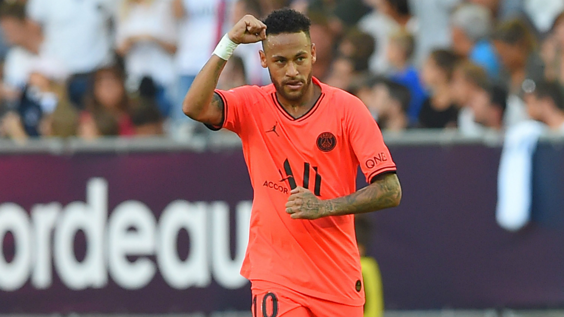 Neymar compares PSG fans to women