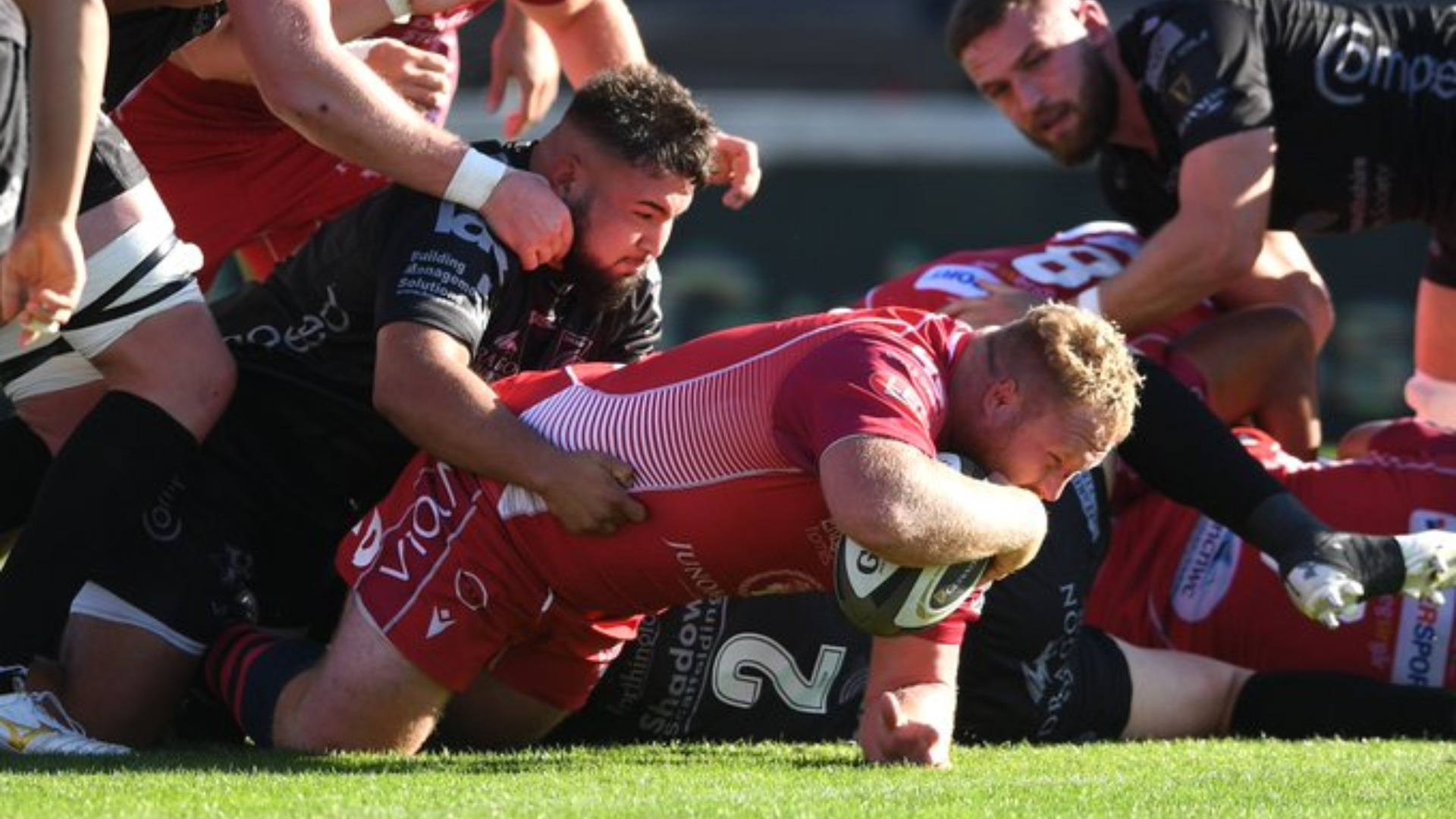 Scarlets keep play-off hopes alive