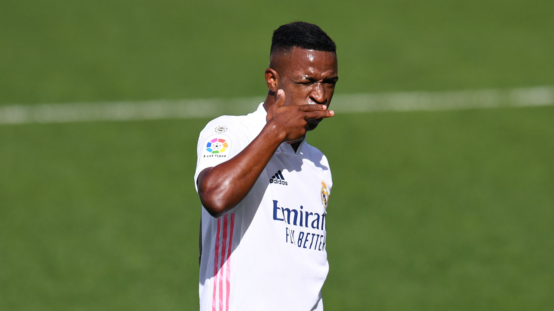 Levante 0-2 Real Madrid: Vinicius and Benzema clinch win