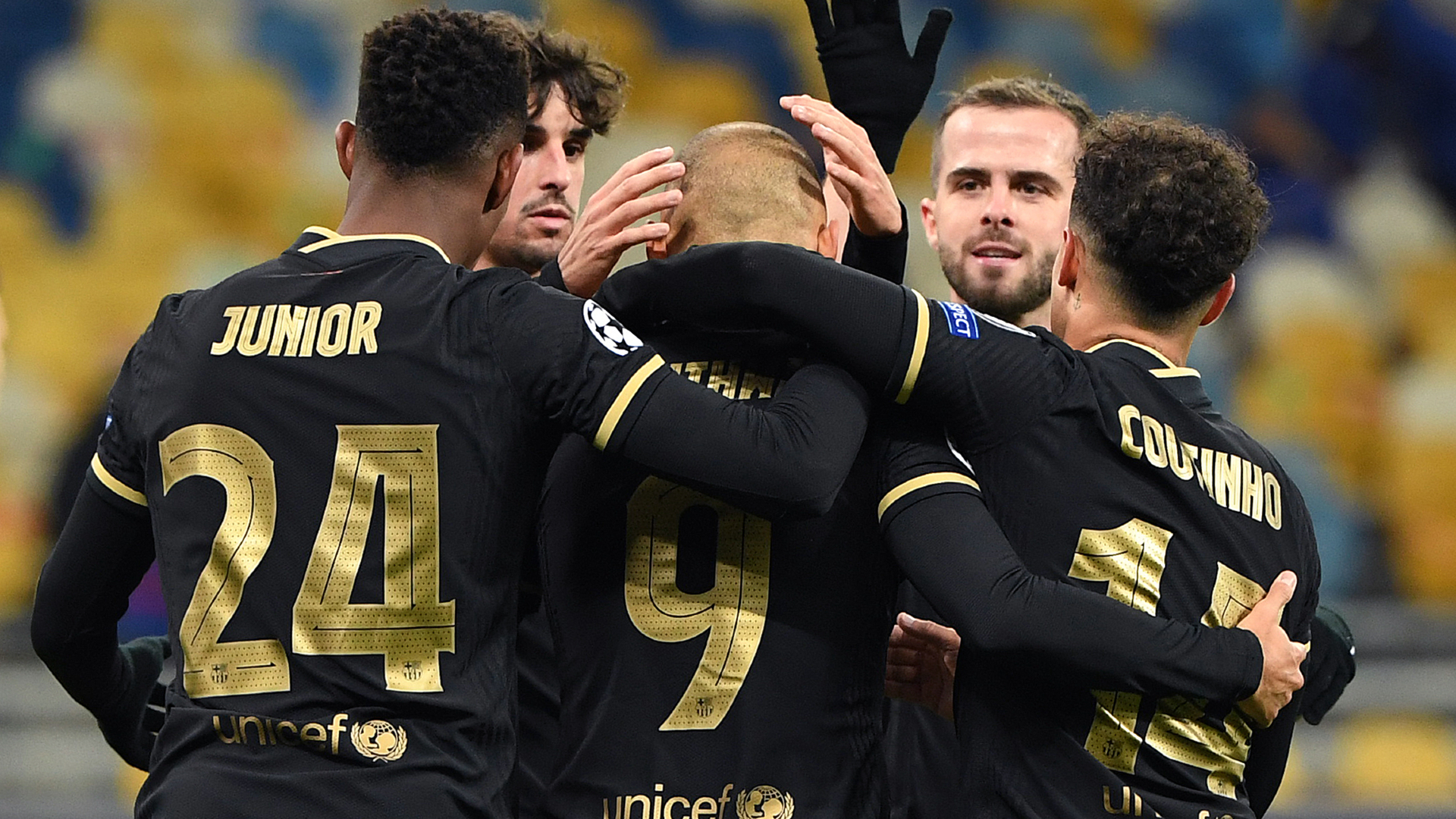 Dynamo Kiev 0-4 Barcelona: Braithwaite brace seals comfortable win