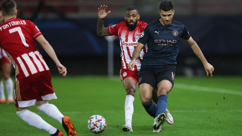 Yann M'Vila, déjà incontournable à l'Olympiacos