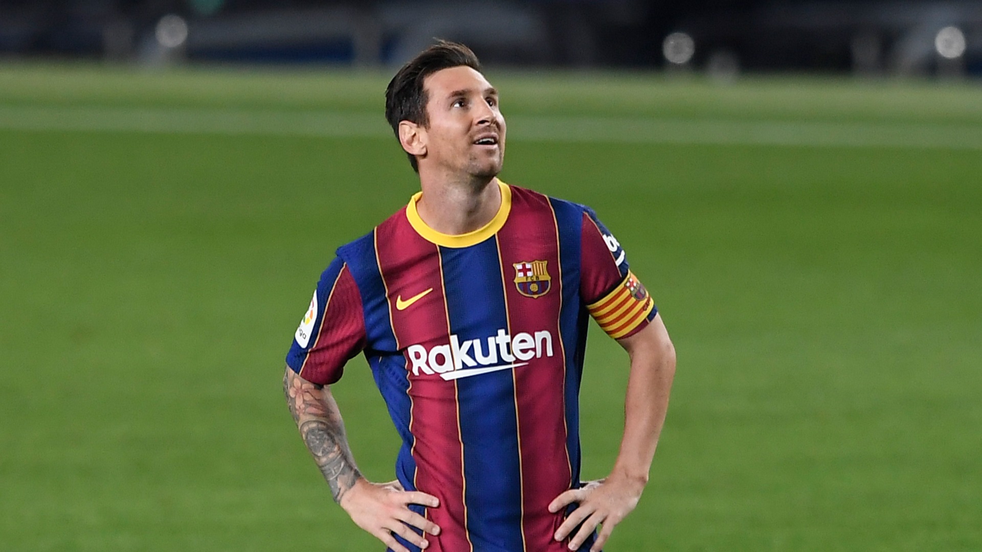 Lionel Messi sinks Real Madrid in thriller to keep Barcelona in