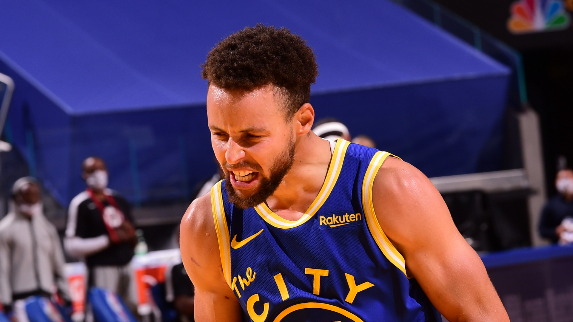 Sizzling Curry breaks NBA 3-point record