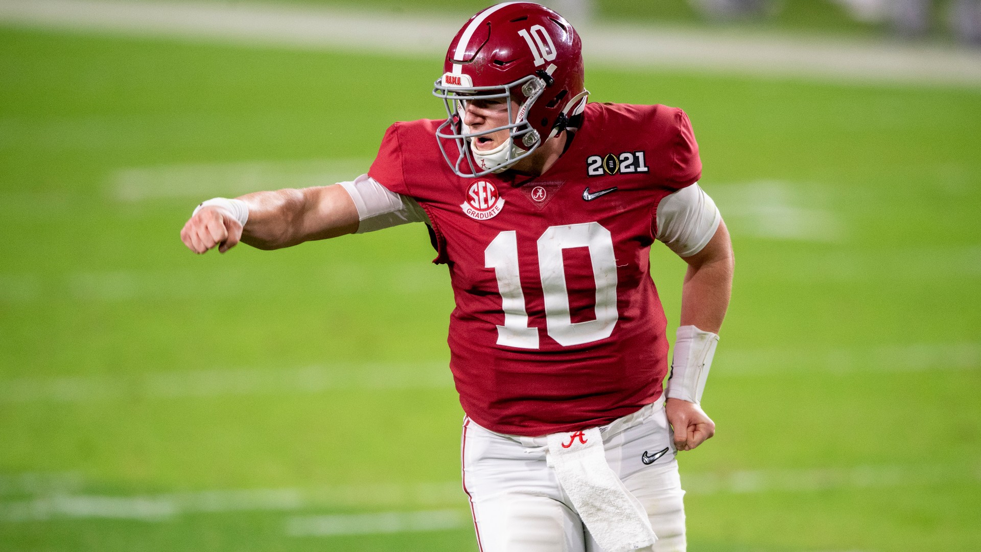 Senior Bowl 2021: Mac Jones leads stars out to make big impression in Mobile