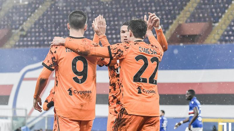 Juventus sigue la estela del Milan