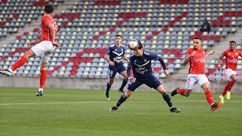 Nimes respira del descenso y vence 2-0 al Bordeaux