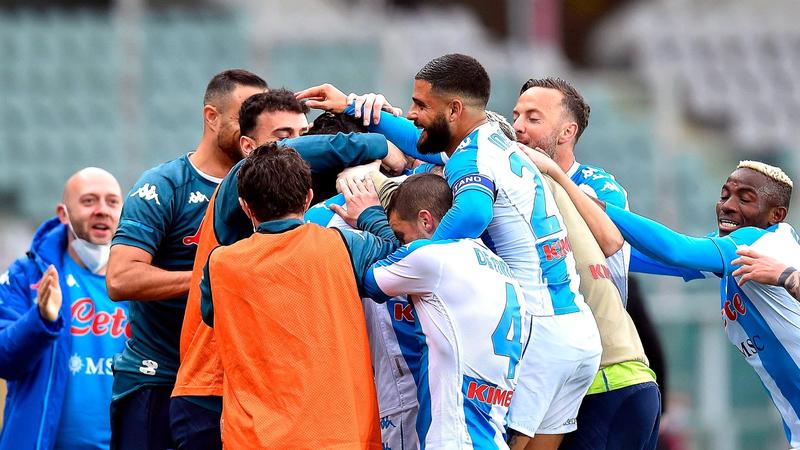 El Nápoles vence 0-2 en su visita al Torino