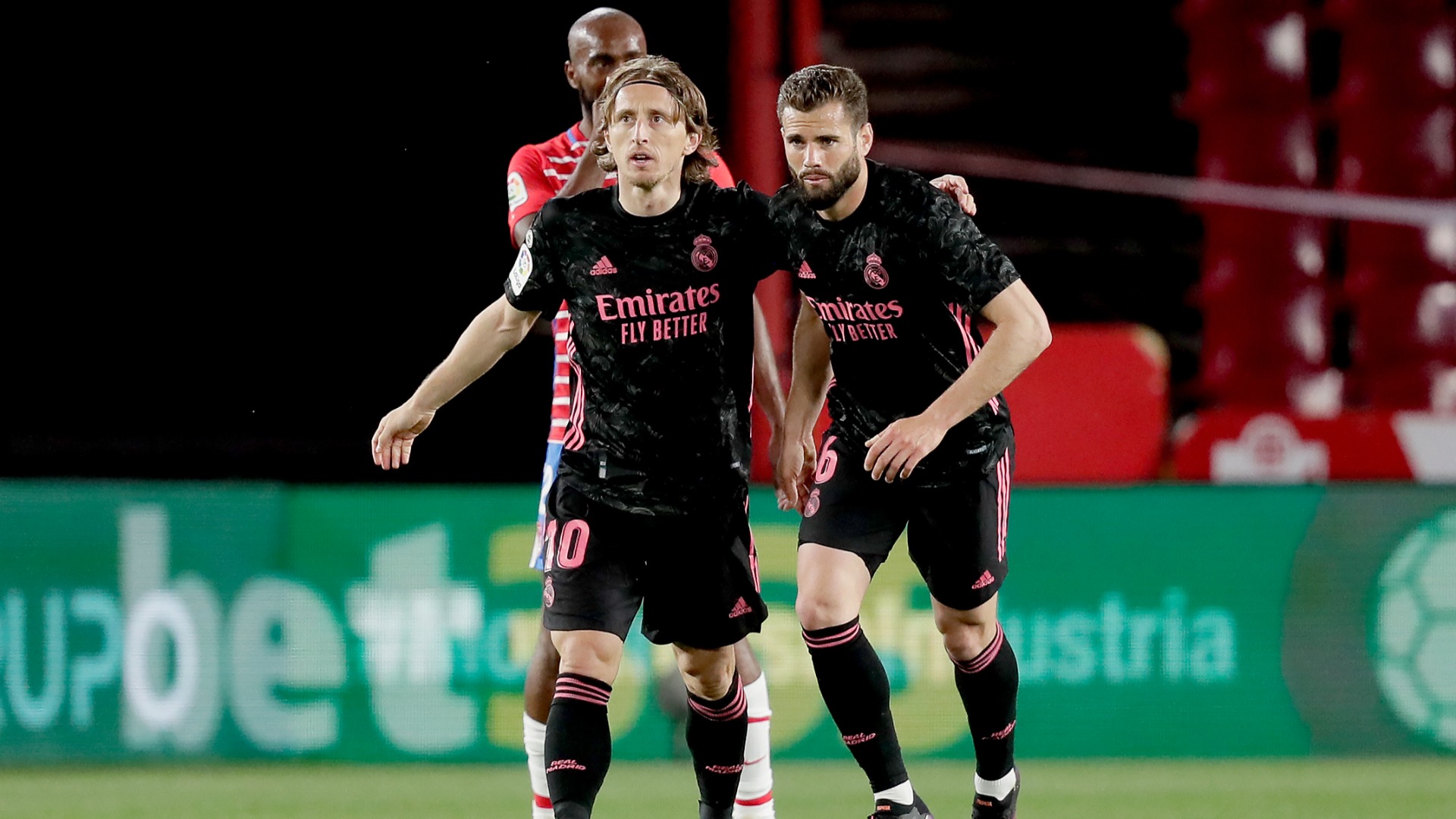 Granada 1-4 Real Madrid: Los Blancos keep LaLiga title hopes alive