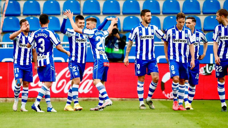 El Alavés vence por 4-2 al Granada