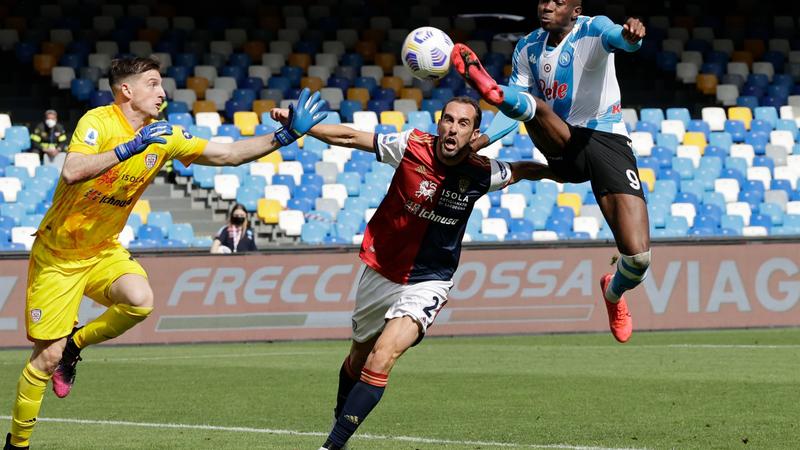 Cagliari dice ya no poder pagarle a Diego Godín