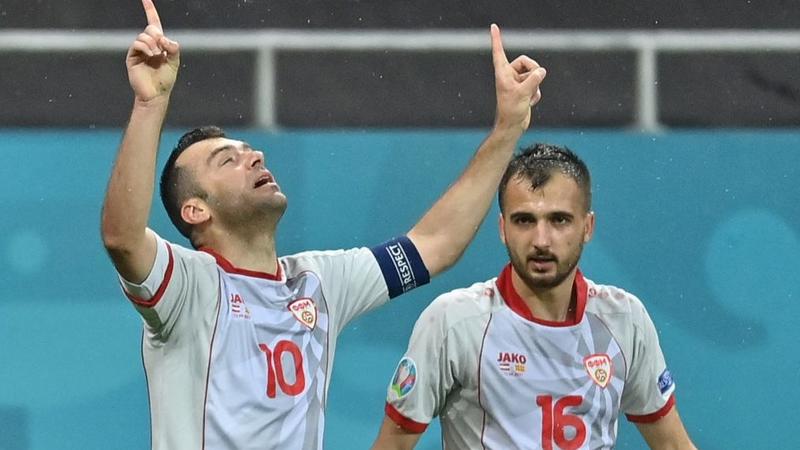 اليونان تطلب من مقدونيا الشمالية تعديل شعار قمصان فريقها