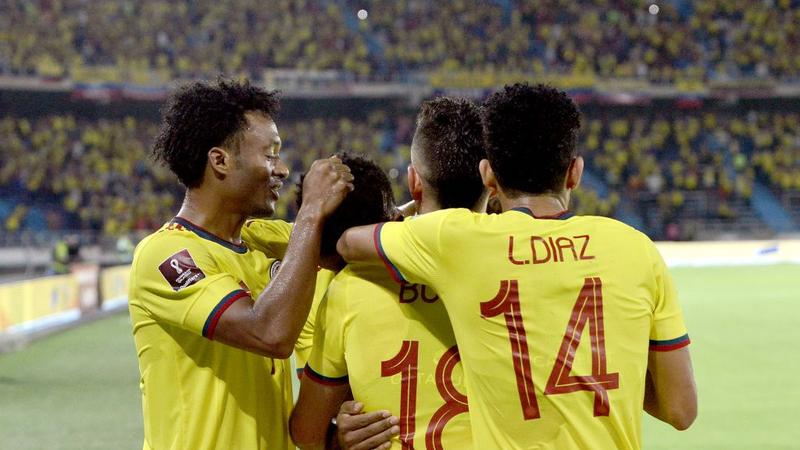 Colombia punishes clumsy Chile