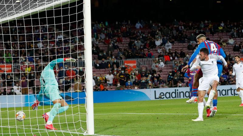 Barcelona empata 1-1 en casa con Granada