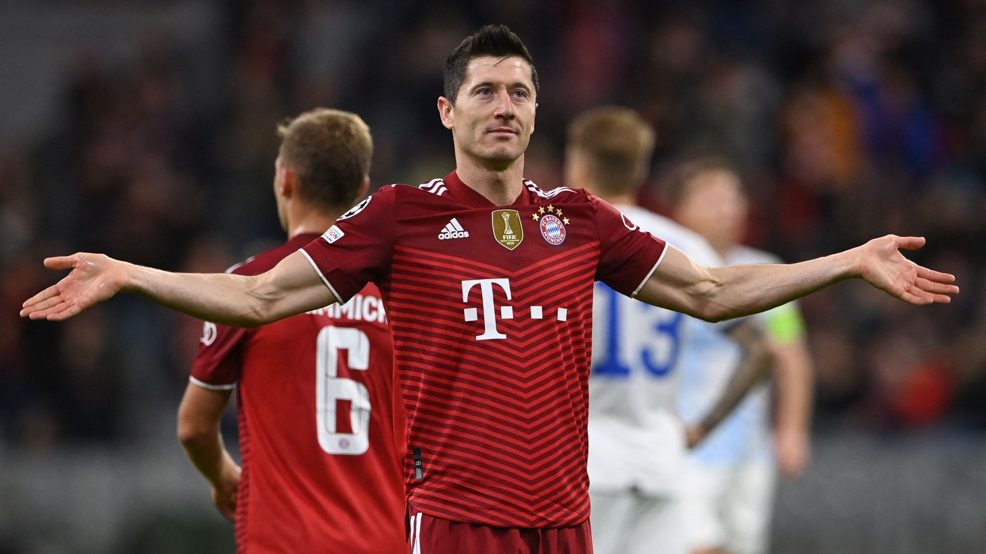 Lewandowski bags two in big Bayern win