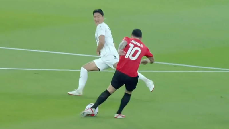 James shoots close to goal for Al Rayyan