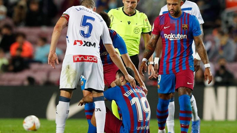 المشاكل الصحية تُبعد أغويرو عن تدريبات برشلونة