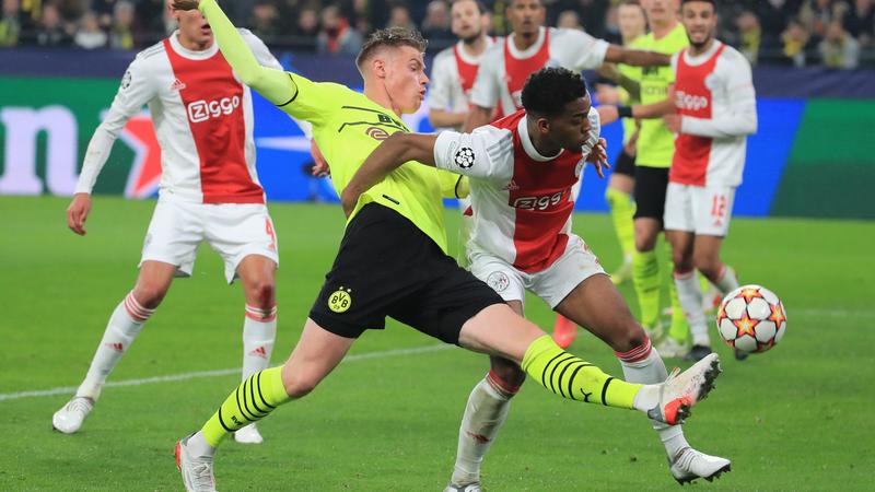 Ajax come from behind to beat Dortmund with a statement