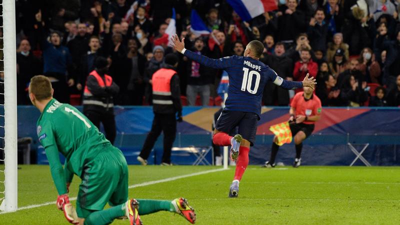 فرنسا تلحق بركب المتأهلين إلى نهائيات كأس العالم FIFA قطر 2022™