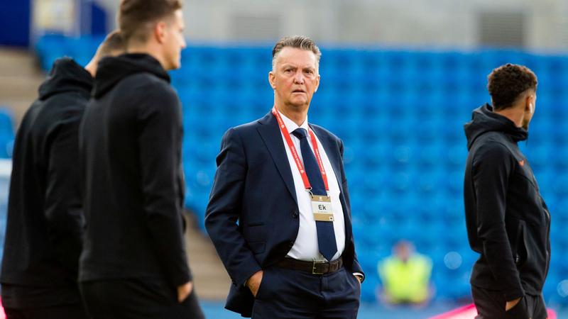 Dutch World Cup woes deepen after Van Gaal hurts hip