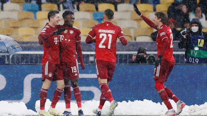 Ligue des Champions : le retourné acrobatique exceptionnel de Robert Lewandowski !