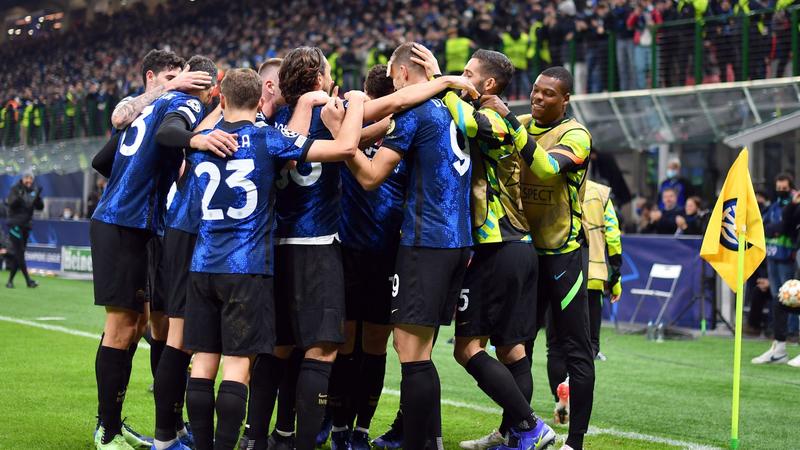 Inter de Milán vence 2-0 en casa al Shakhtar