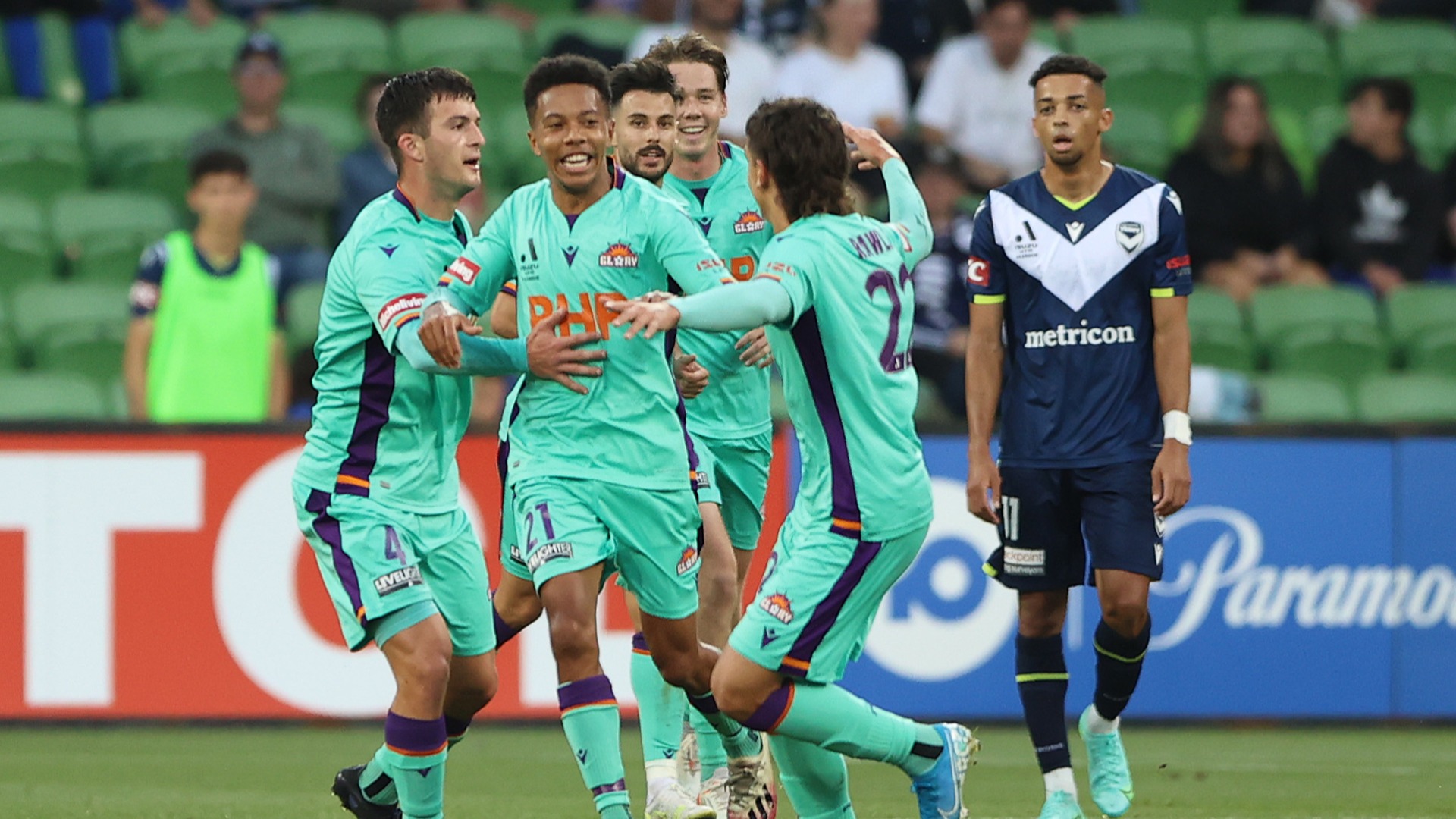Macarthur on top after Glory beat 10-man Victory