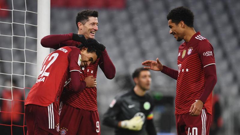 Lewandowski bags record as Bayern go nine points clear in Germany