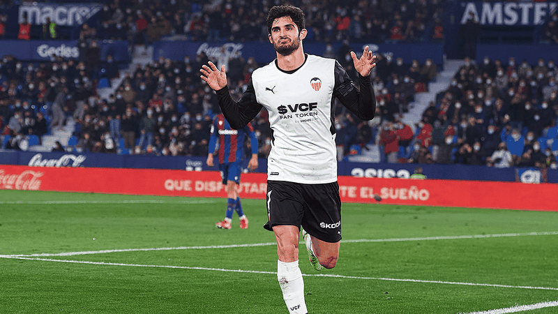 Guedes, Soler shine in seven-goal derby thriller
