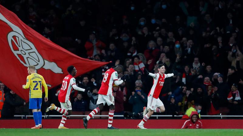 Arsenal accede semifinales de Copa con goleada
